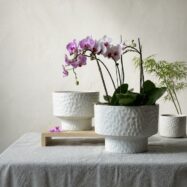 Luxury hammered classic round planter in white