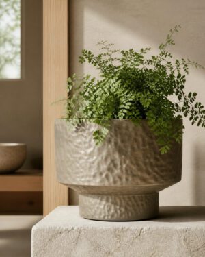 Hammered Classic Round Plastic Planter – Brown